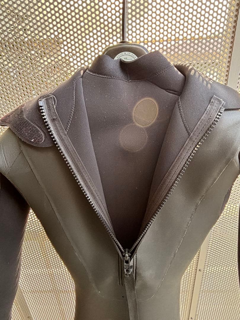 【本日出荷対応可能　写真追加】 お値下HOT LINE セミドライウェットスーツ