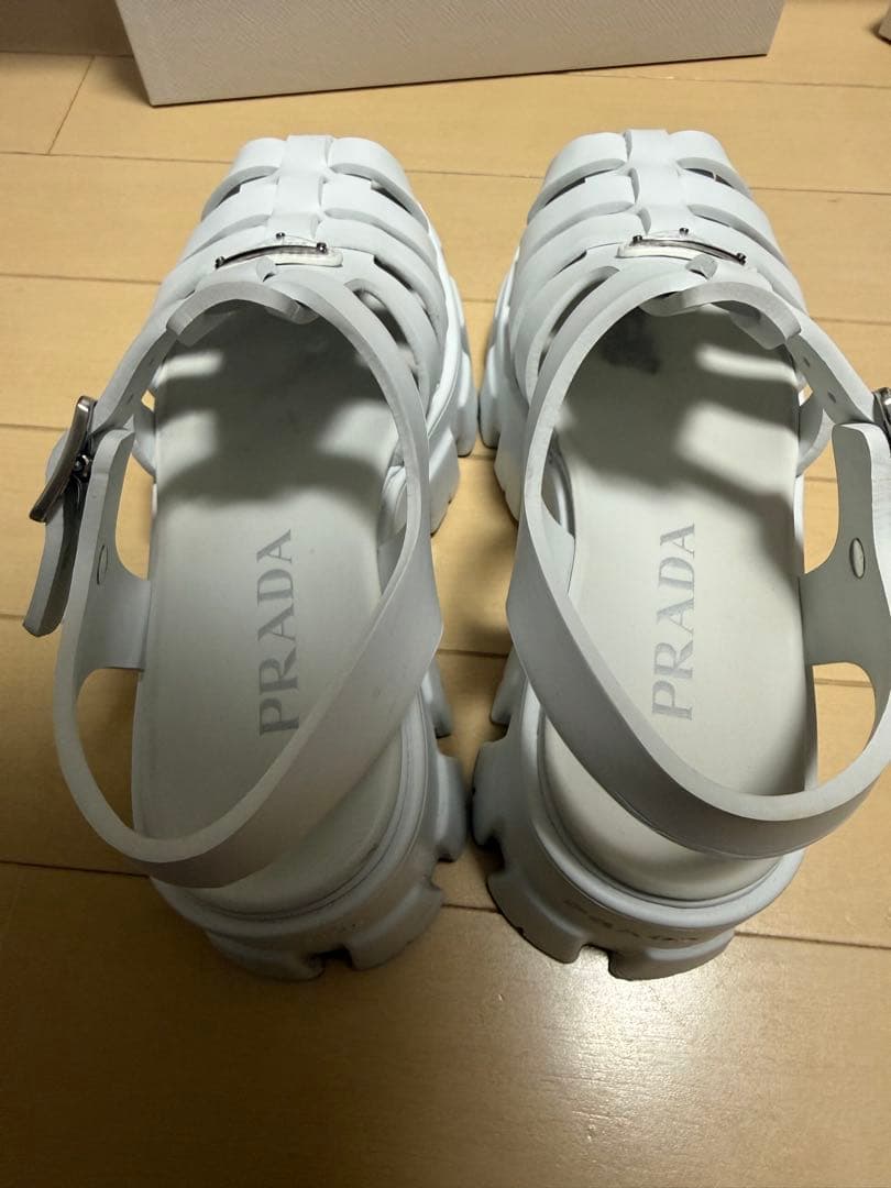PRADA ラバーサンダル　ホワイト　箱付