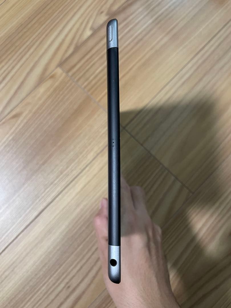 Apple iPad シルバー/第6世代/32GB/Wi-Fi+Cellular