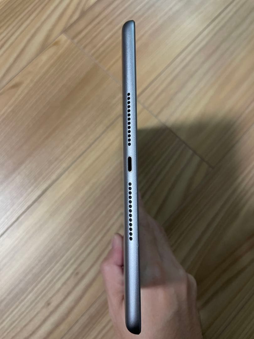 Apple iPad シルバー/第6世代/32GB/Wi-Fi+Cellular