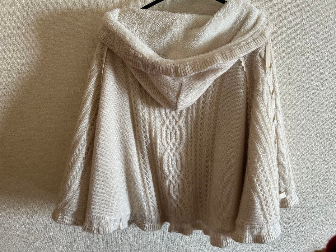 axes femme 裏ボアニットポンチョ