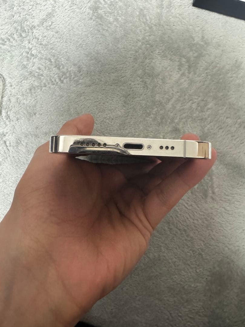 iPhone12pro カナダ版 純正バッテリー96% 消音