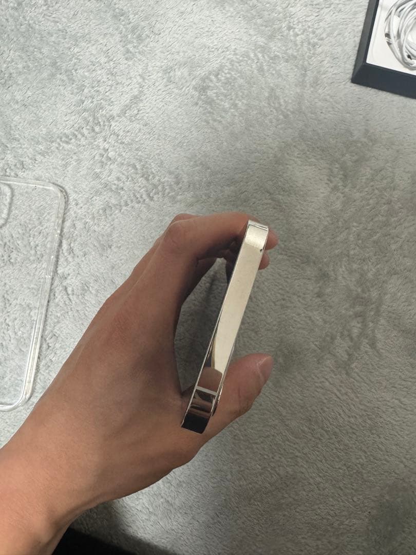 iPhone12pro カナダ版 純正バッテリー96% 消音