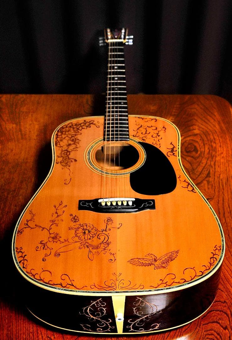 ★華やかな場面の演出で盛り立てるオブジェへの創造♪【彫刻装飾ギター】♪