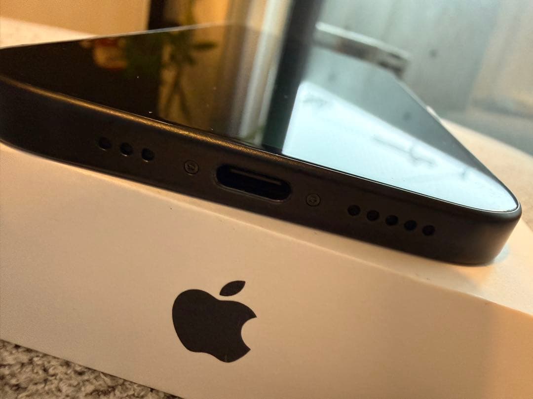 【使用少】iPhone15 128GB バッテリー96% 箱・充電器付 サブ機