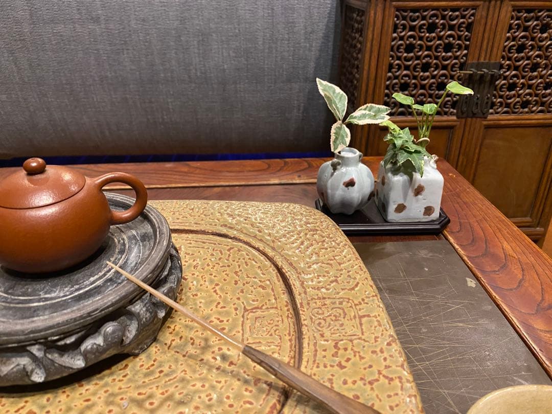 ミニ青白磁　鑑賞台付 ・ヴィンテージ　レア 一輪挿し・ミニ観葉植物　台湾茶器