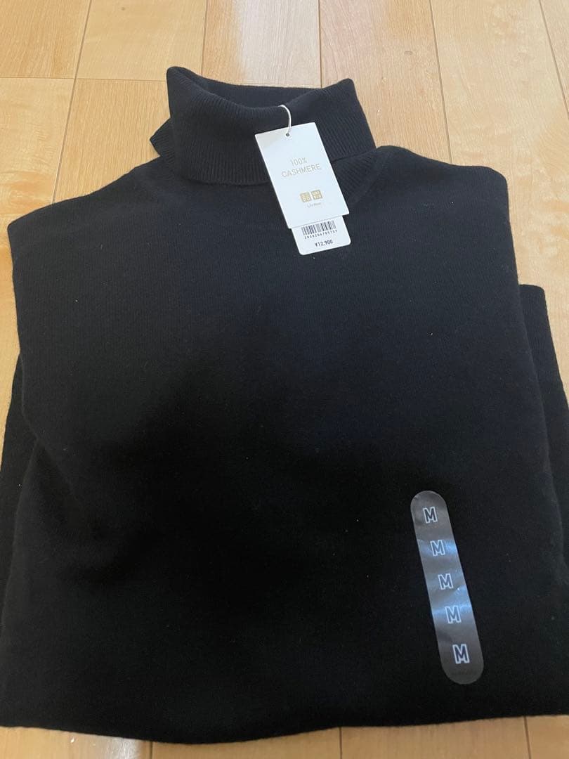 1/28まで最終値下　新品　UNIQLO カシミヤ　M 黒　タートルネック
