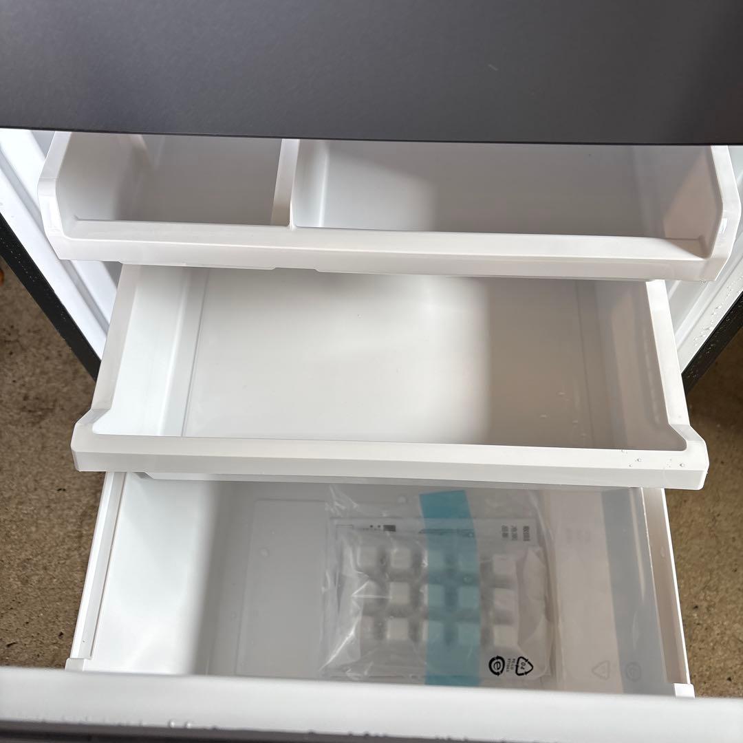 ほぼ未使用2023年製シルバー冷蔵庫 AQR-17P(D)