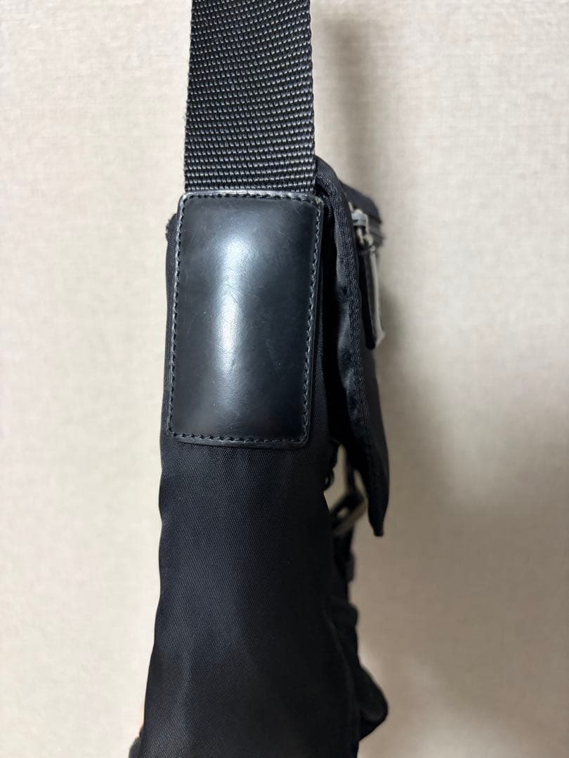 V*様 プラダナイロンショルダーバッグ