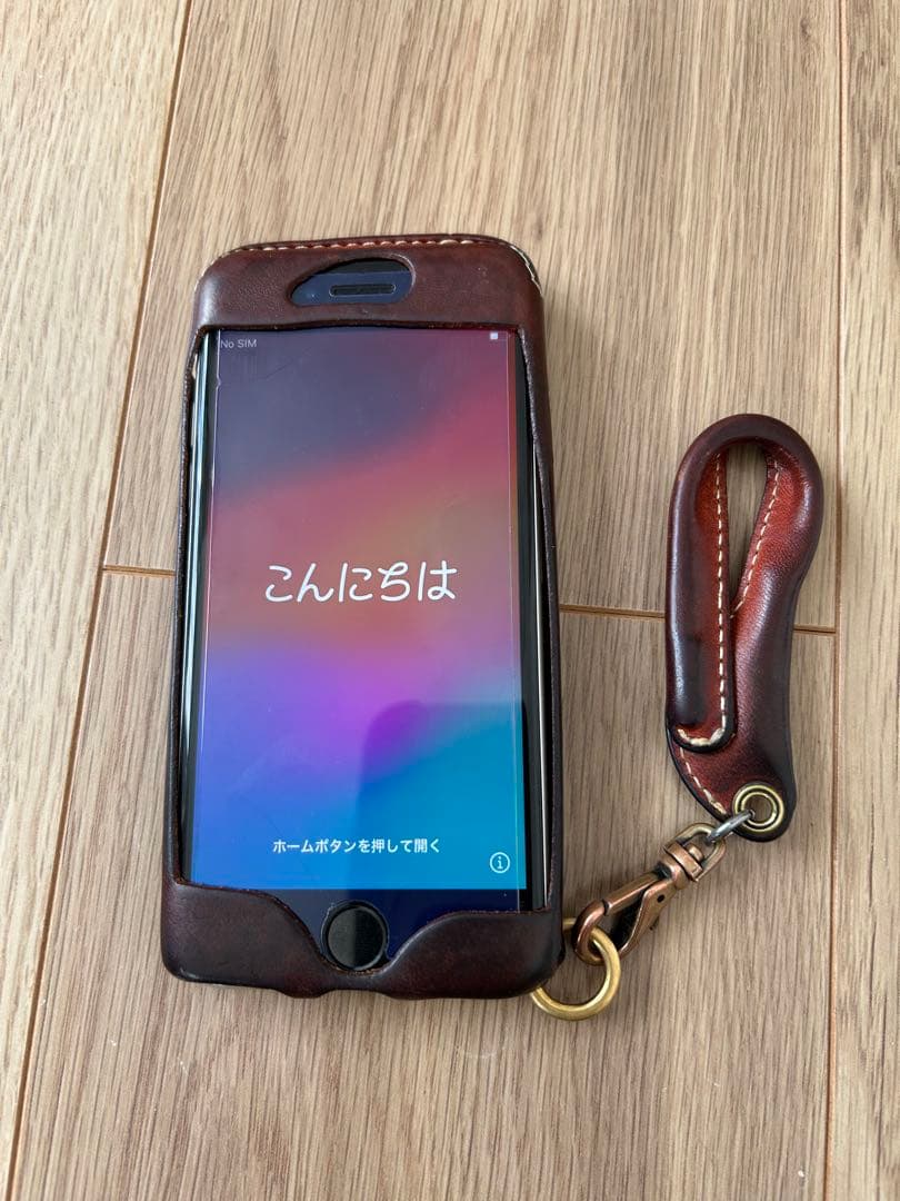 iPhone SE (第3世代) ホワイト 本体&HUKUROケース&ストラップ