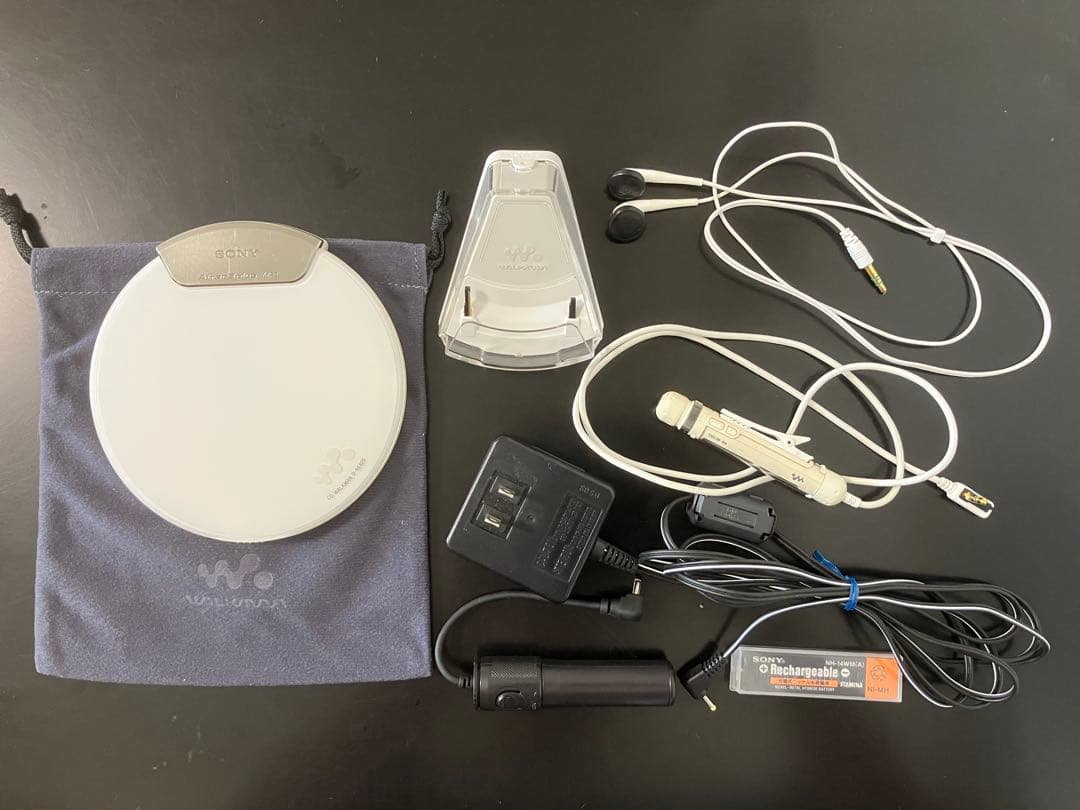 楽一番公式アカウント01　SONY CDウオークマン(D-NE820) 白