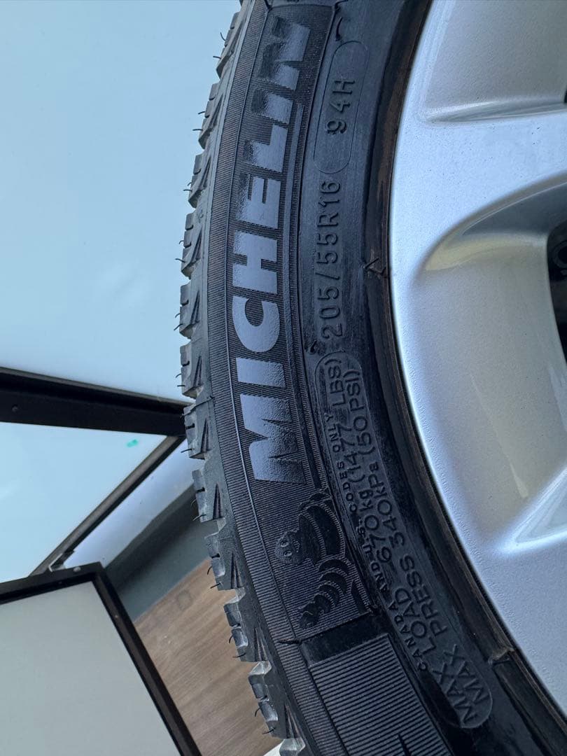 Audi アウディ 純正16インチ ホイール 4本スタッドレスタイヤ カバーつき