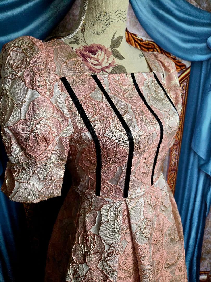 M 【新品インポートセレクト】金糸混ジャガード薔薇のクラシックドレス