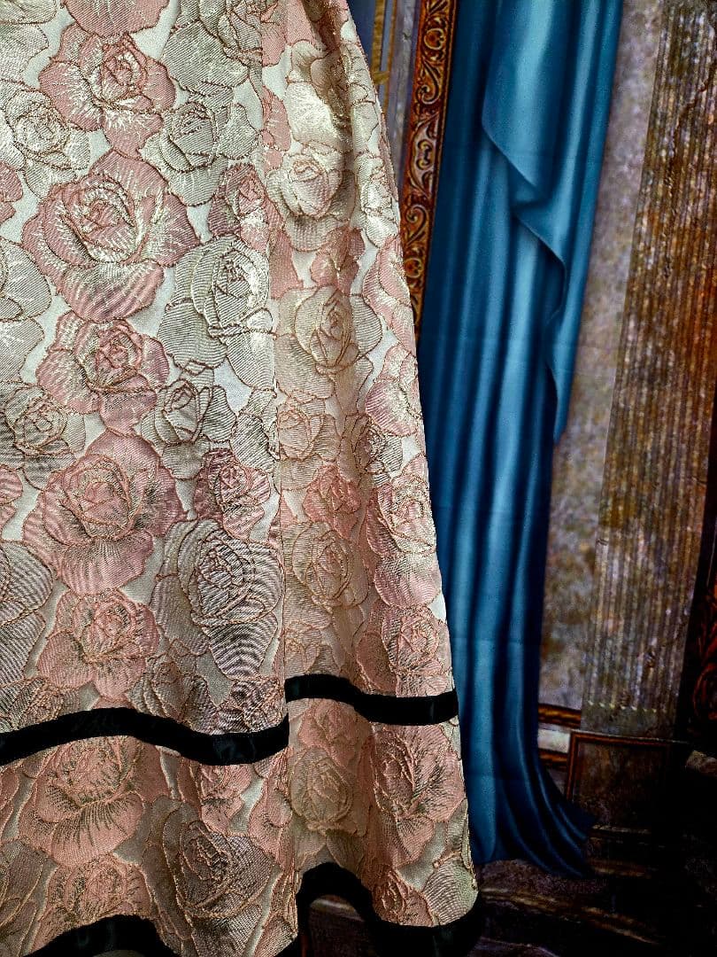 M 【新品インポートセレクト】金糸混ジャガード薔薇のクラシックドレス