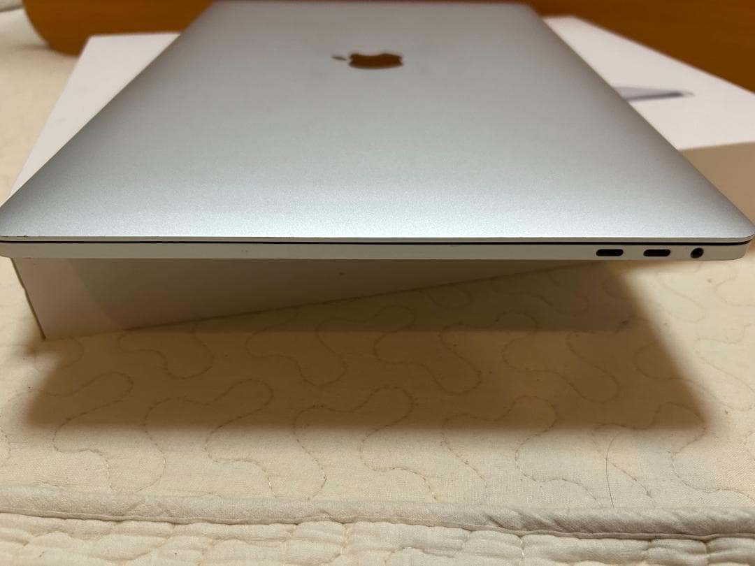 MacBook Pro 2019 Core i9 充電75回
