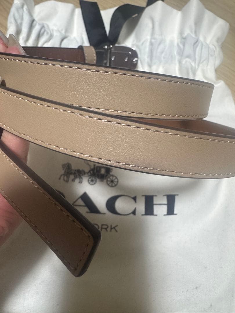 新品COACH リバーシブルベルト保存袋付き