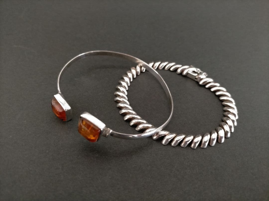 アンバーのバングル ＋ シルバーのブレスレット のセット