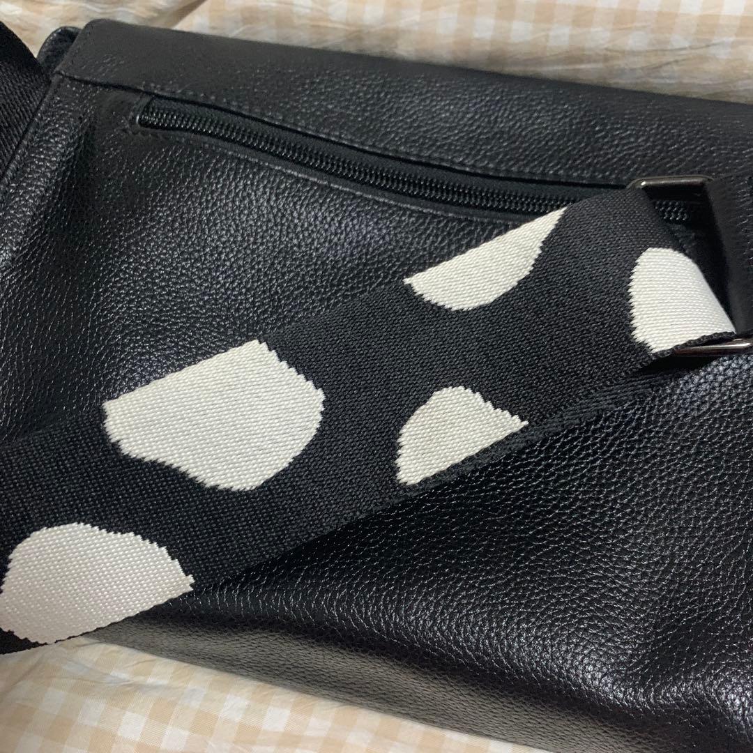 イアパピヨネ　ワイドテープ　ショルダーバッグ ボディバッグ　ダルメシアン