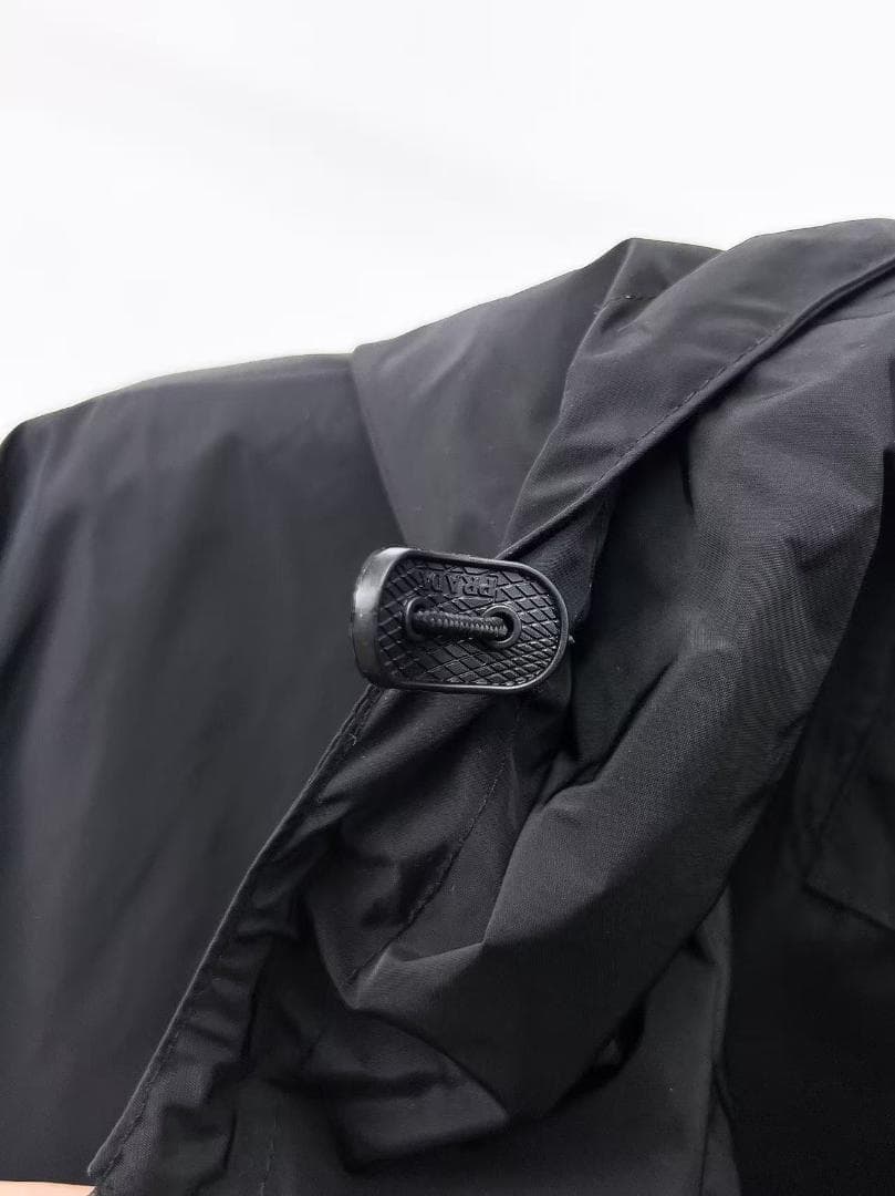 ブラック ナイロンジャケット フード付き