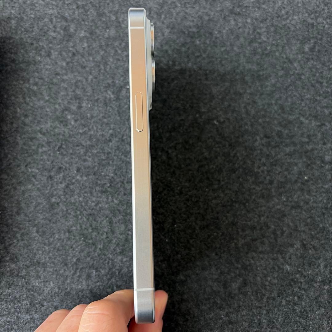 【美品】iPhone 15 Pro 258GB ホワイト