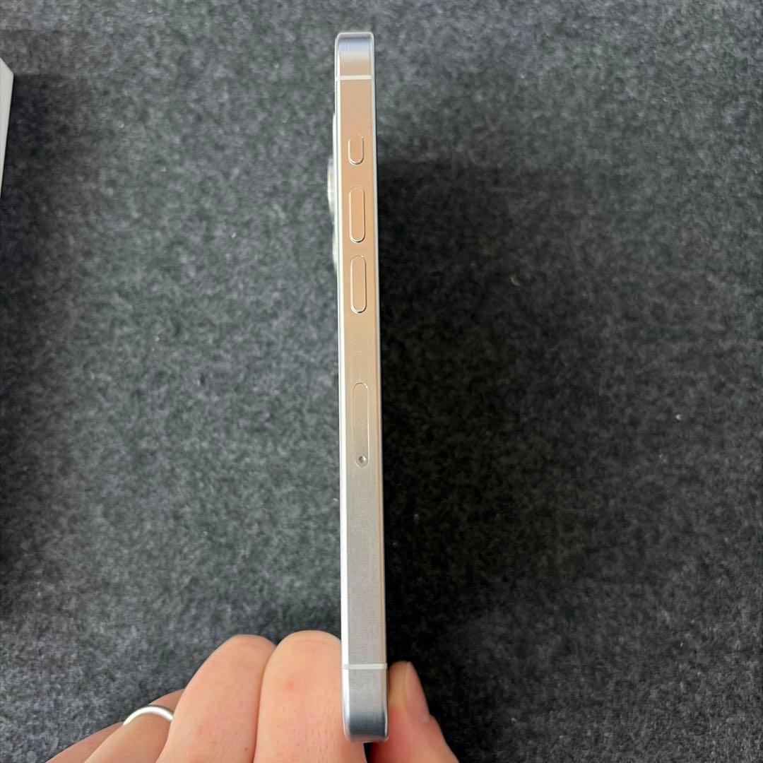 【美品】iPhone 15 Pro 258GB ホワイト