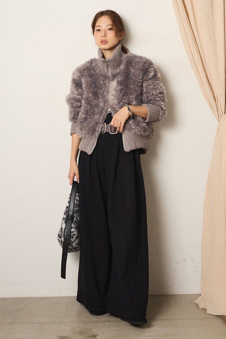 ハイネックボアブルゾン+フェイクレザー太ベルト付きタックワイドパンツ