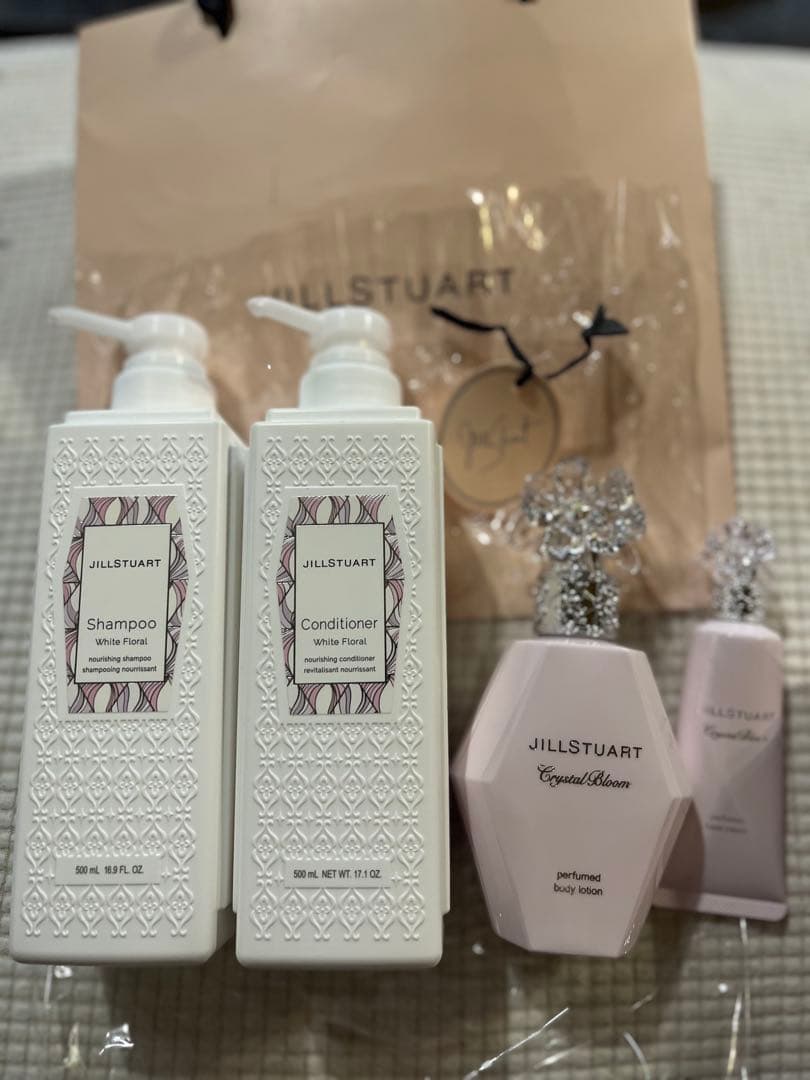 新品！JILLSTUART シャンプー、コンディショナー 、他2点の4点セット