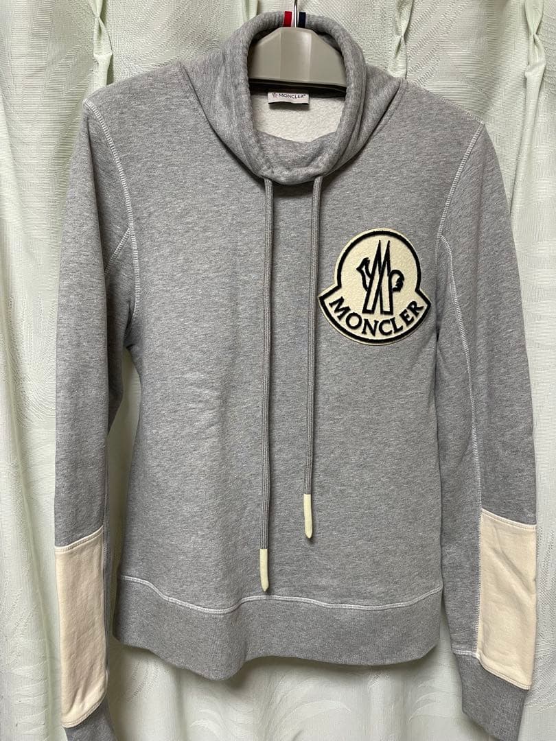 MONCLER ハイネックトレーナー　デカワッペン