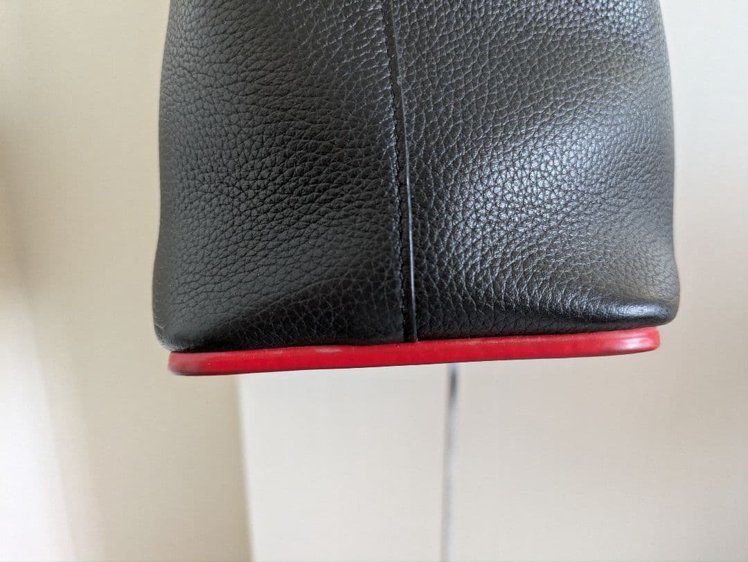 ★ルブタン スタッズ付き黒レザートートバッグ 美品★最終お値下げ