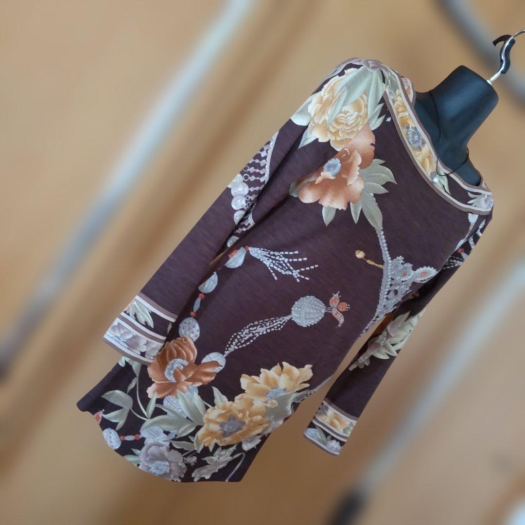 ロゴが入ったレオナールカットソー