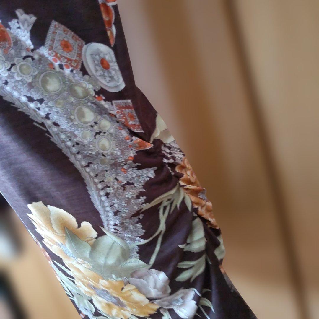 ロゴが入ったレオナールカットソー