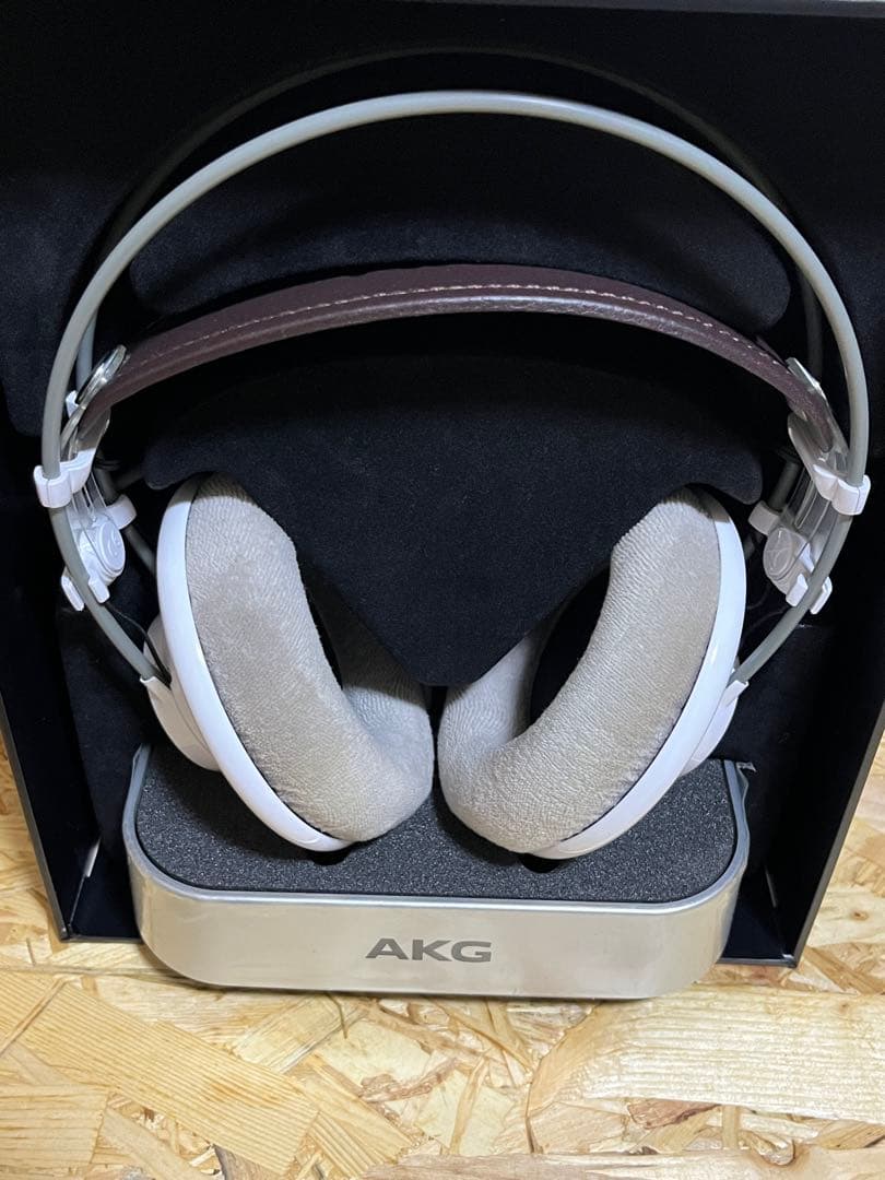 美品 AKG K701 プレミアムクラス リファレンスヘッドホン イヤーパッド付