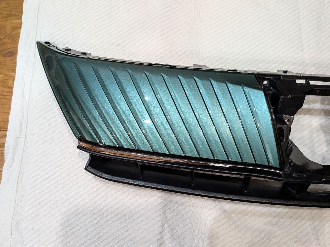 60ハリアー後期　ラジエーターグリル中古