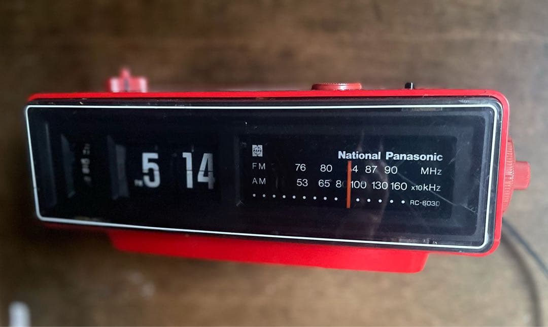 動作確認済　ナショナル　パタパタ時計　赤　レトロ ラジオチューナー　置き時計