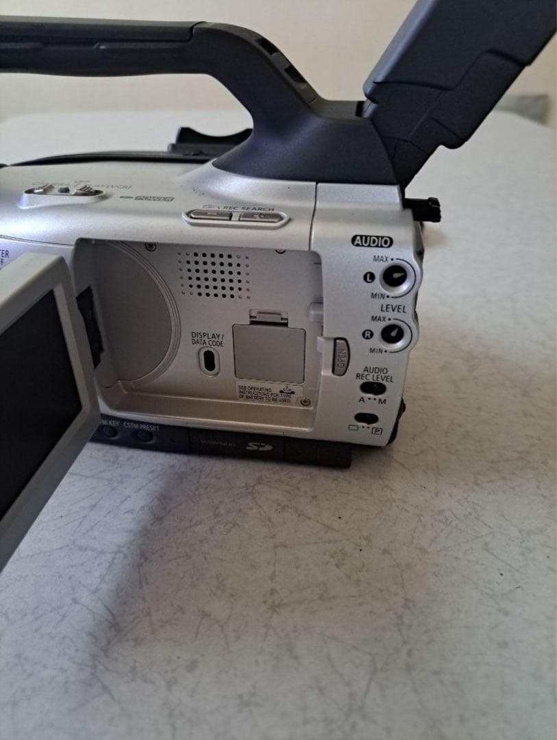 Canon ビデオカメラ本体 100倍ズーム 3ccd GL2 ジャンク品