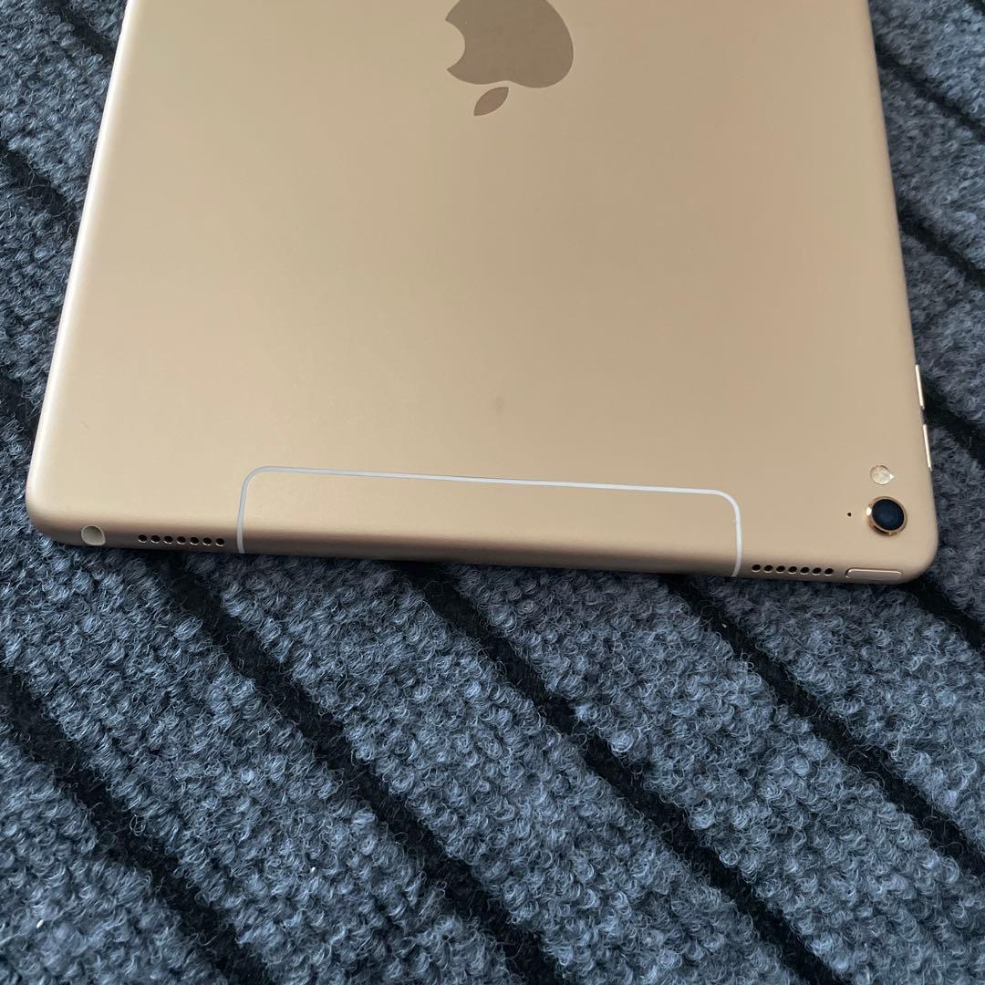 210 iPad 9.7インチ 32GB SIMフリー　ゴールド
