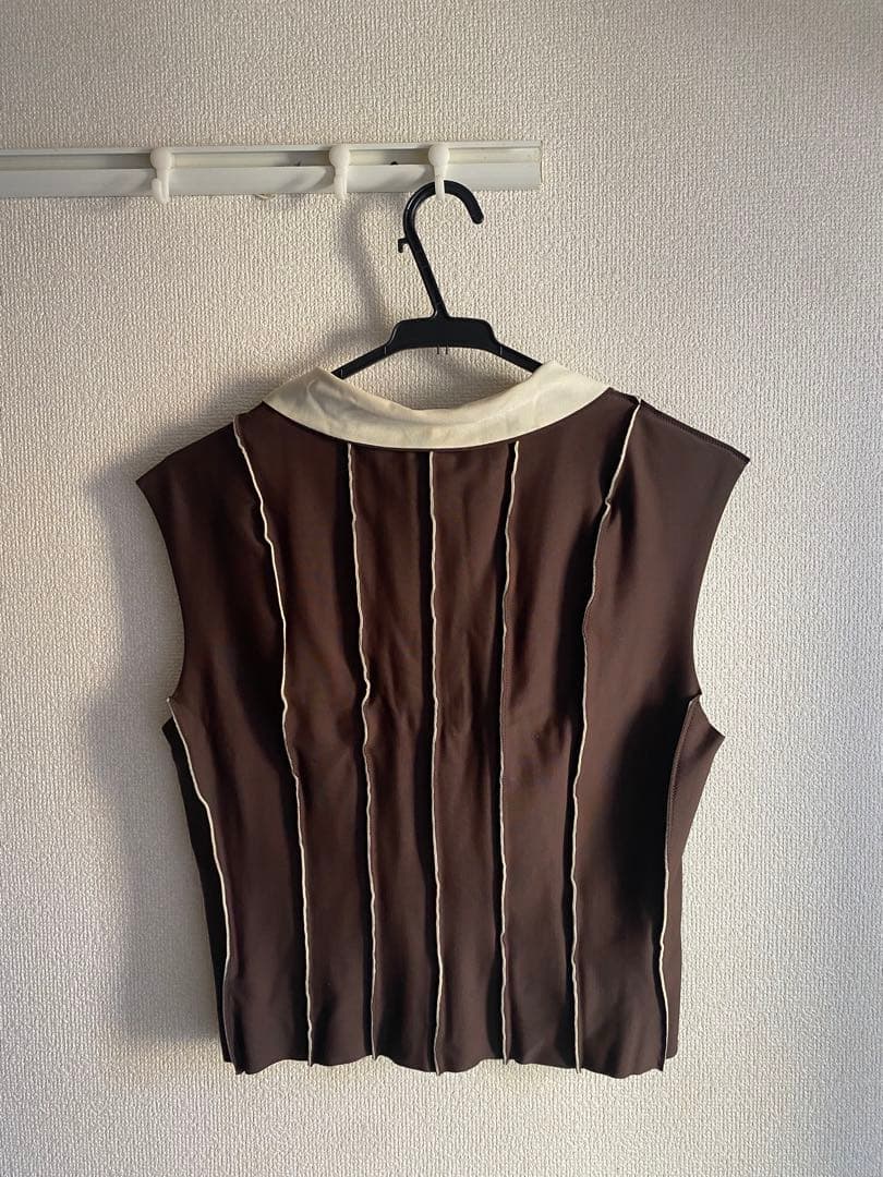 タグ付き　CHANEL ロゴジップアップトップス