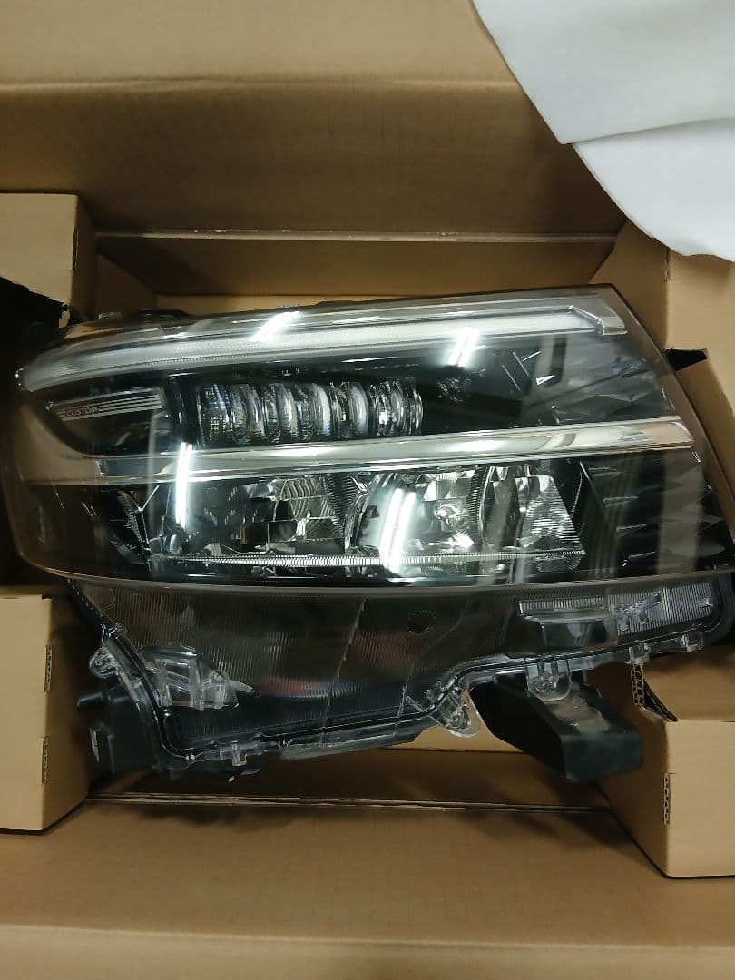 タントカスタム　la650　ヘッドライト