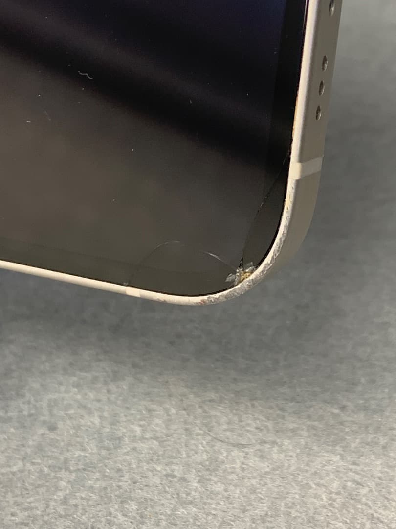 中古　国内版　SIMフリー　iPhone12　64GB　ホワイト色