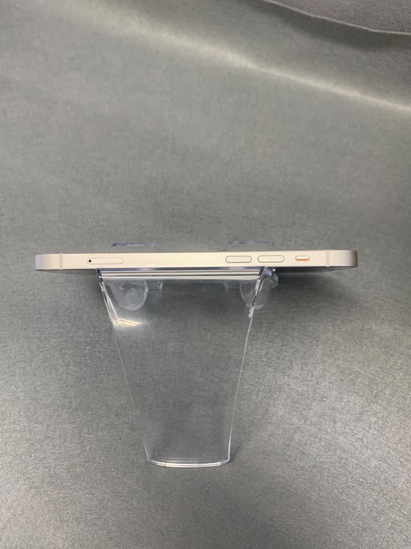 中古　国内版　SIMフリー　iPhone12　64GB　ホワイト色