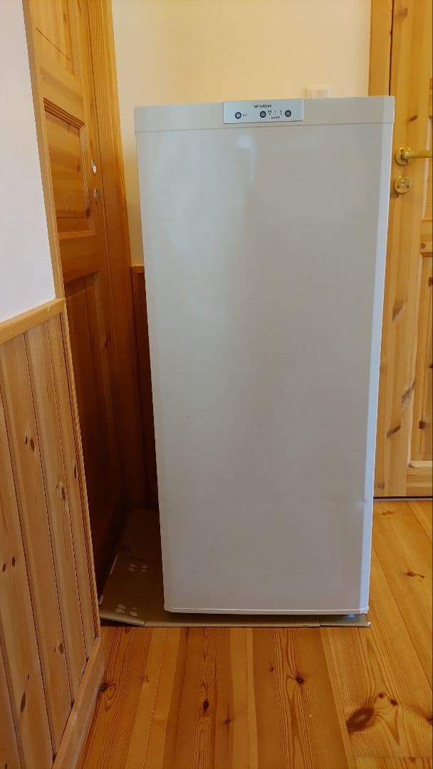 MITSUBISHI ノンフロン冷凍庫121リットル MF-U12N-W形