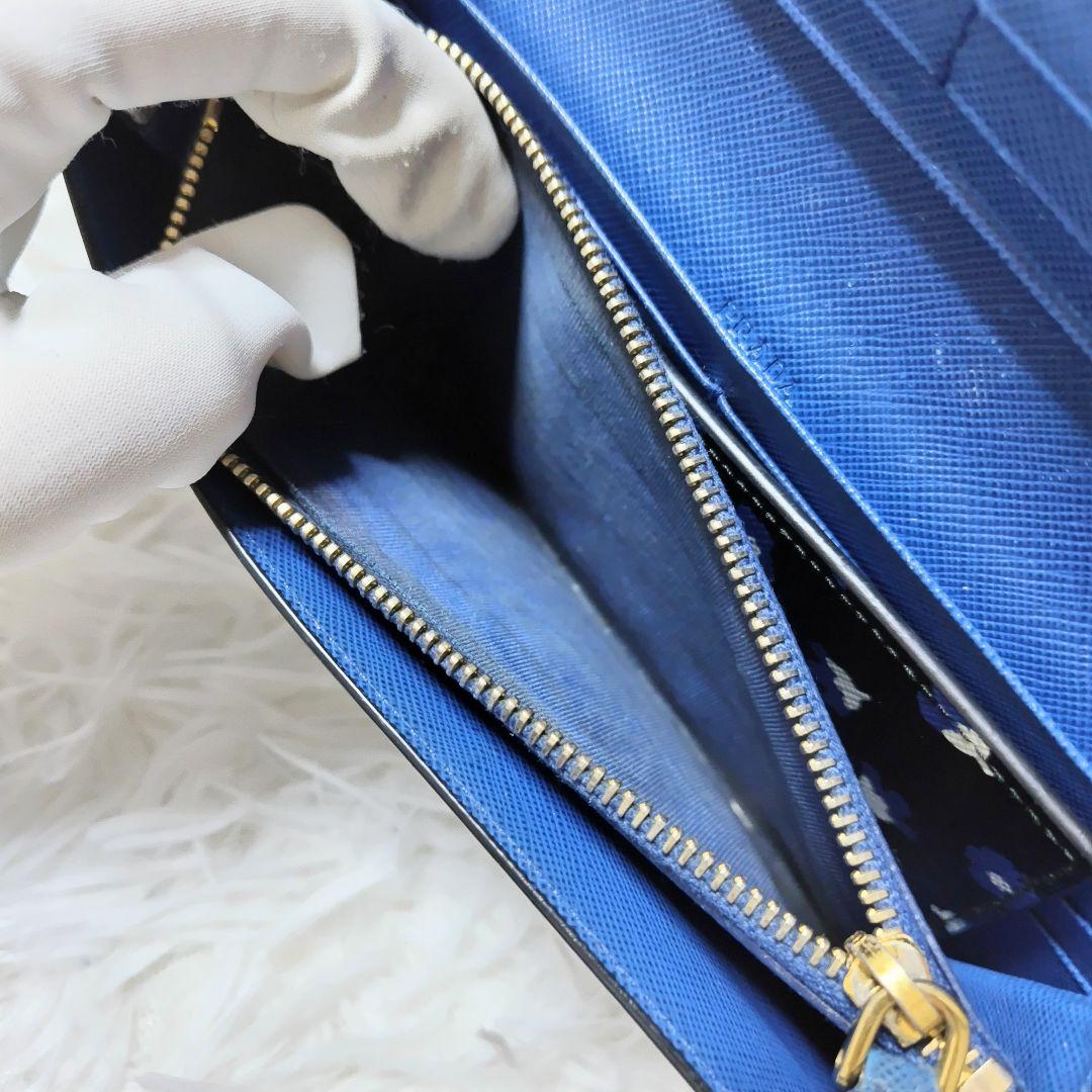 レア希少✨プラダ◇パスケース付きフラップ長財布　三角ロゴ花柄バイカラー黒ブルー
