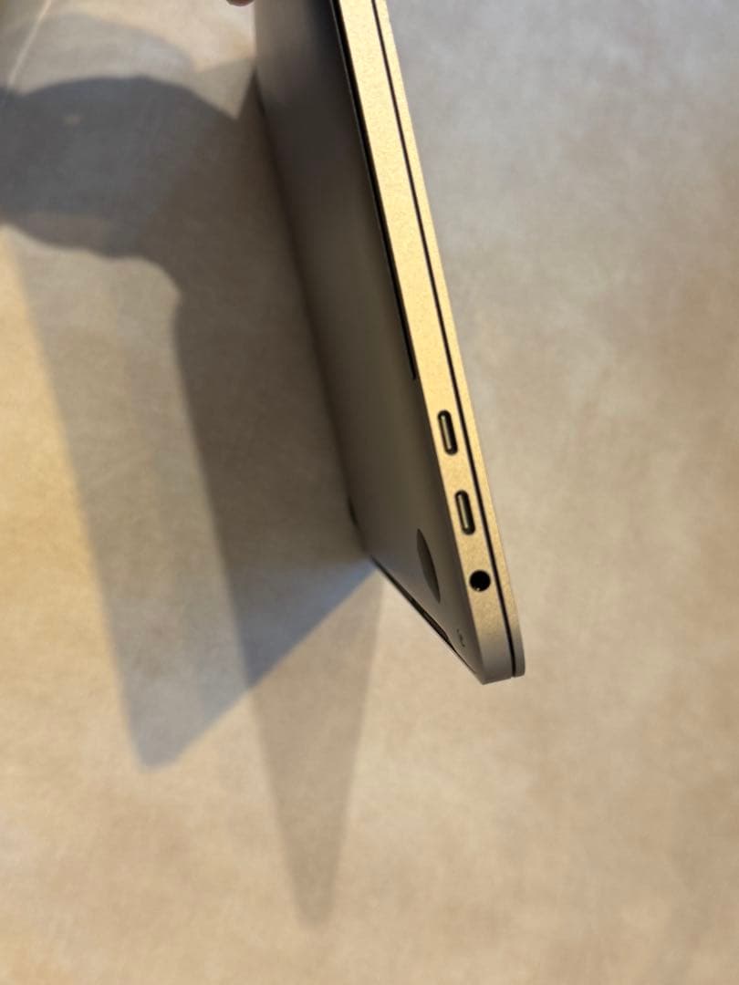 MacBook Pro 2019 13インチ メモリ4USBポート