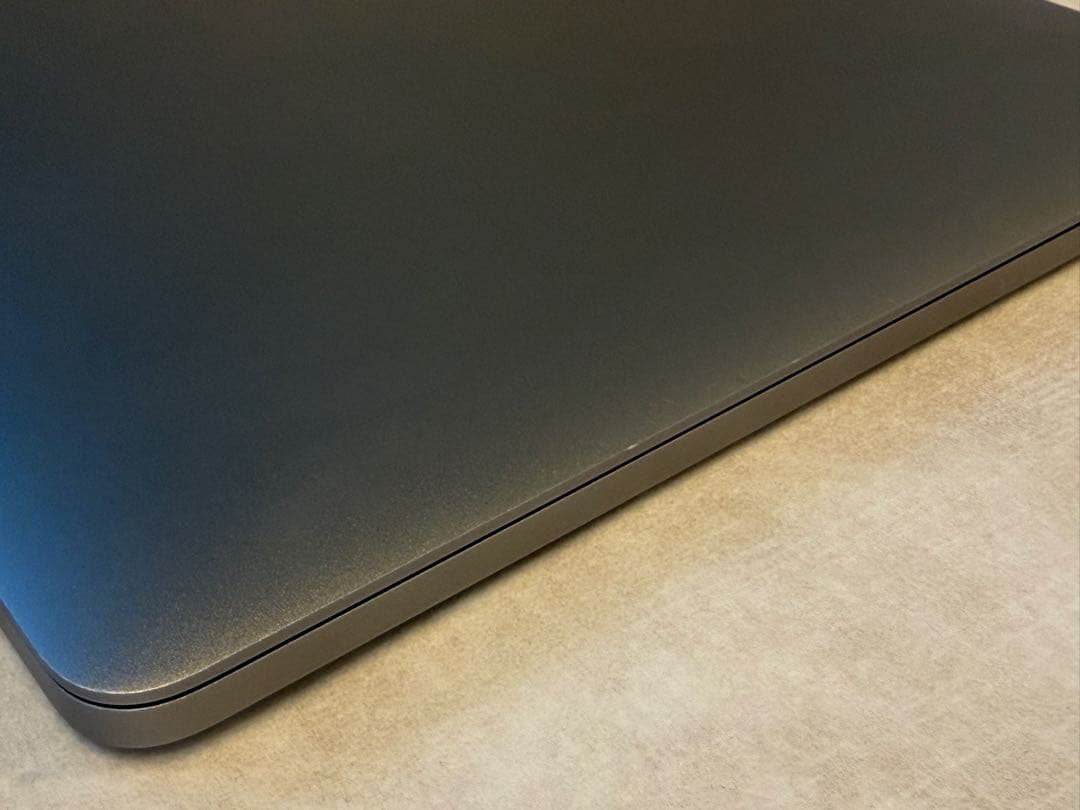 MacBook Pro 2019 13インチ メモリ4USBポート