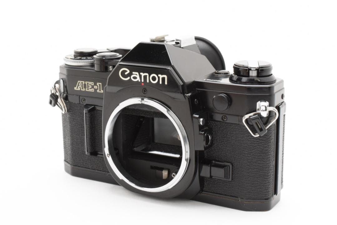 美品 CANON AE-1 ブラック フィルムカメラ　モルト新品交換済 M626