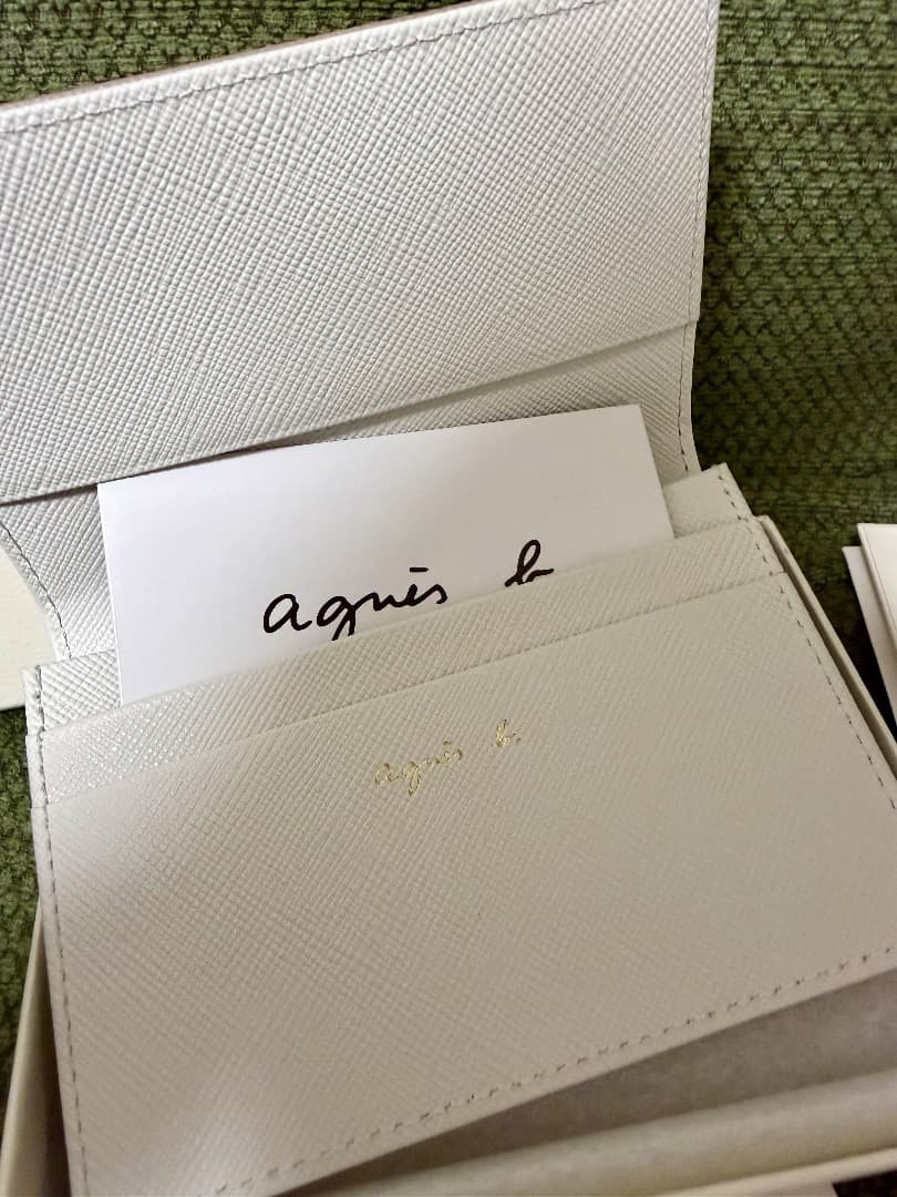 名刺入れ 新品未使用 ベージュ箱付き レディース カードケース agnes b.