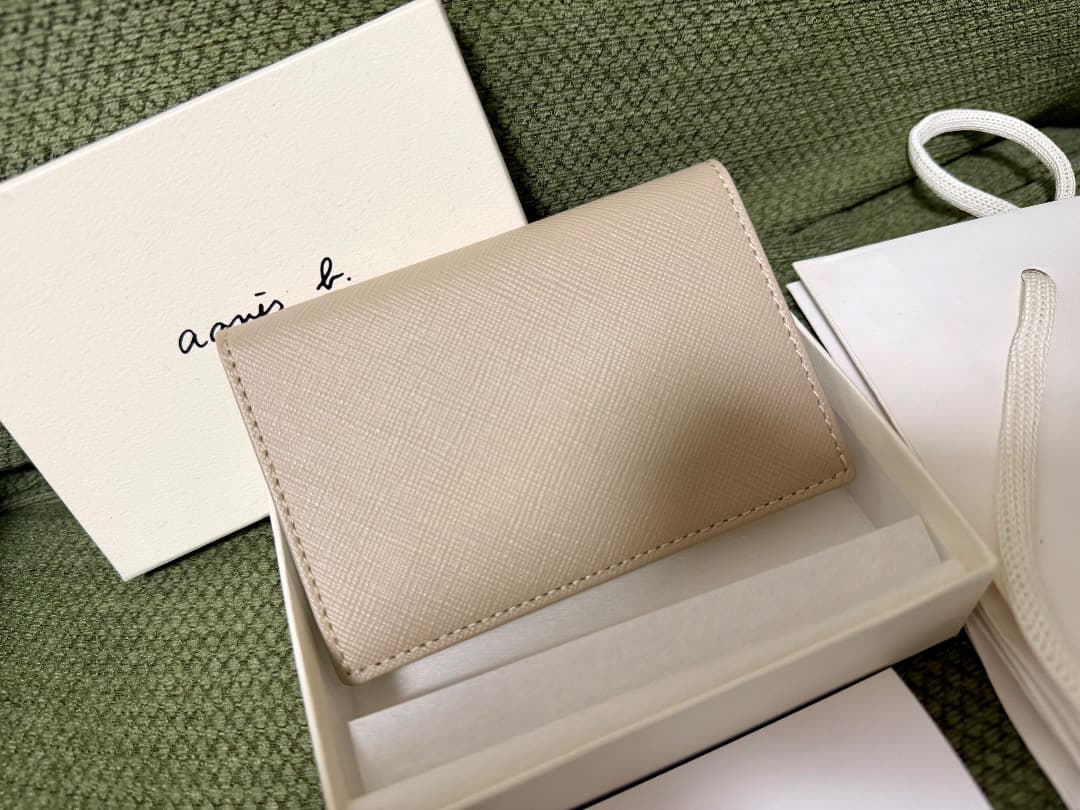 名刺入れ 新品未使用 ベージュ箱付き レディース カードケース agnes b.