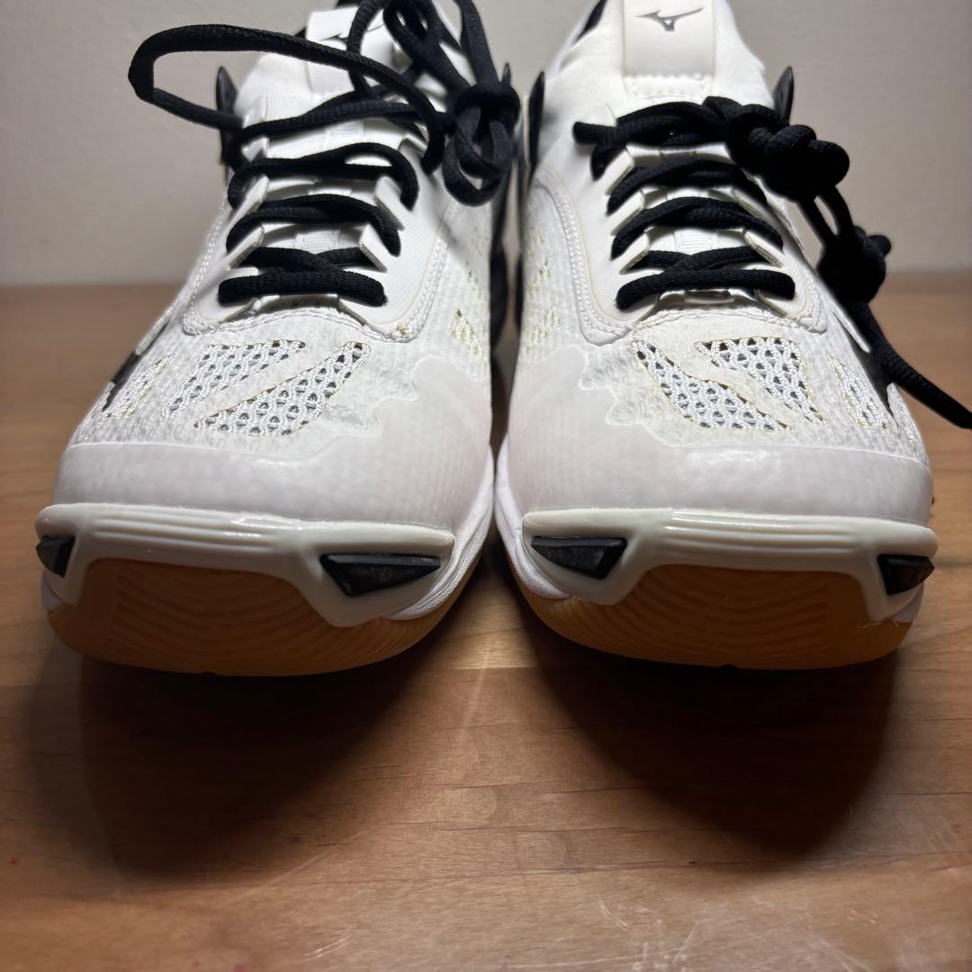 【未使用級】ミズノ　ウエーブモーメンタム エリート　　バレーシューズ　26.5