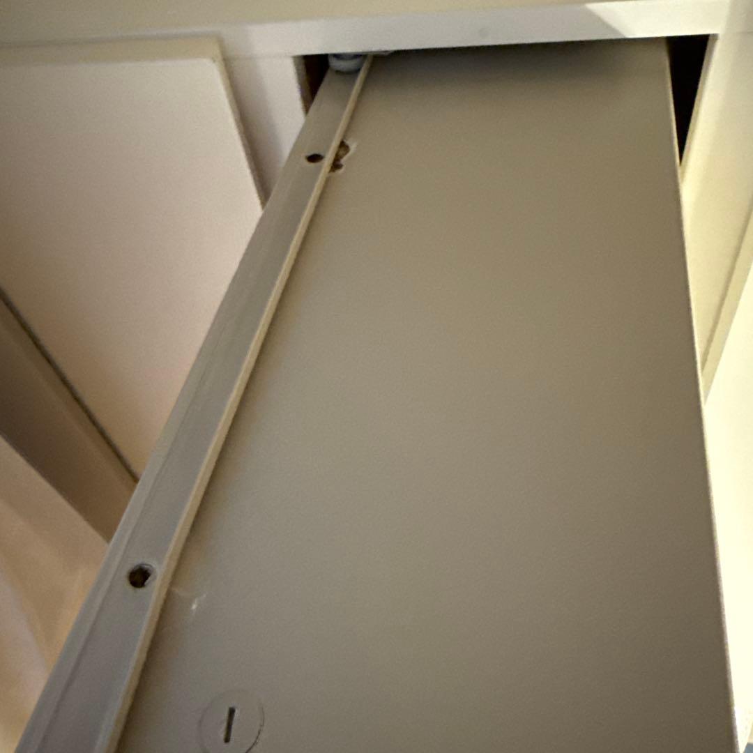 【価格変更】IKEA マルム　チェスト　4段　ガラストップ付き