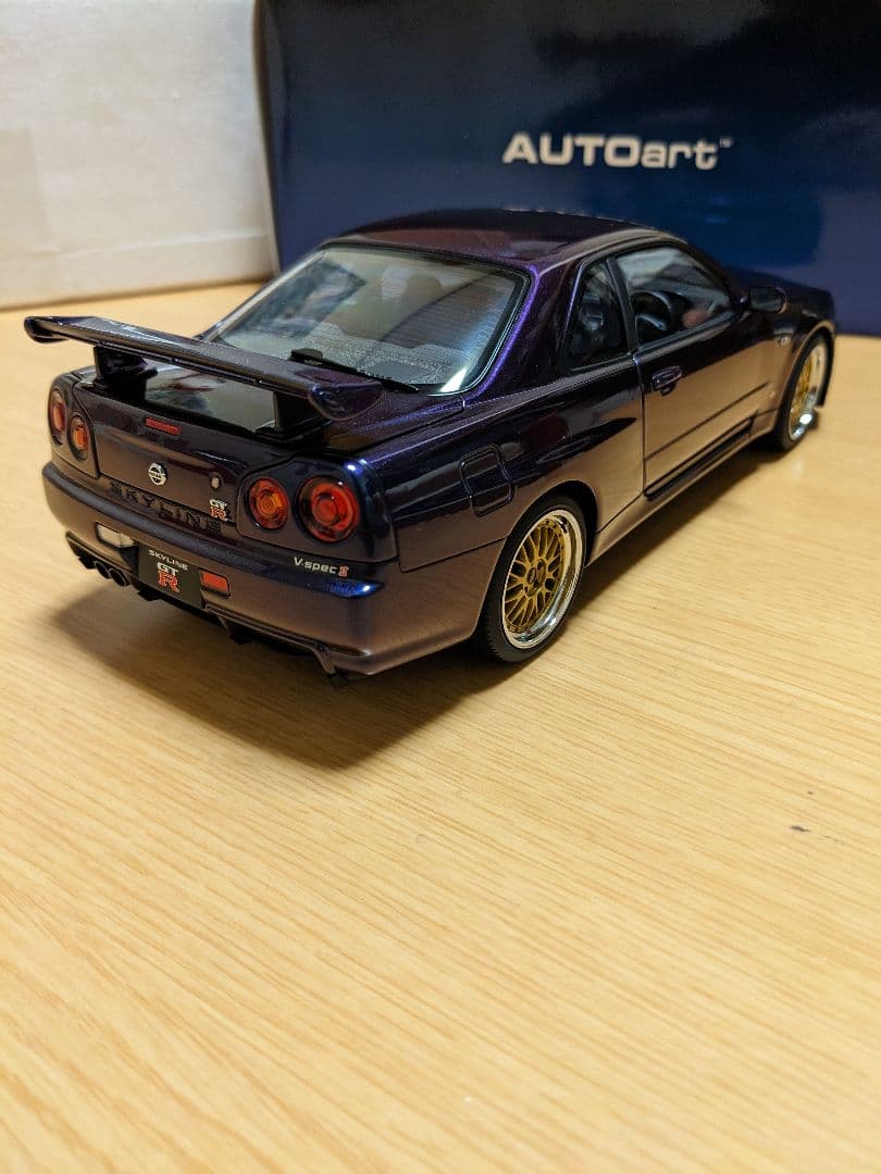 オートアート1/18　ニッサン スカイライン GT-R R34